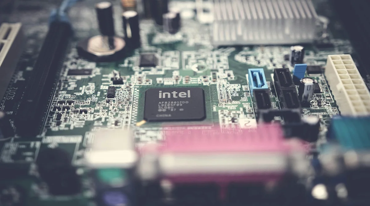 Intel vs AMD processors comparison chips