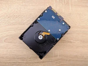 SSD vs HDD internal structure comparison