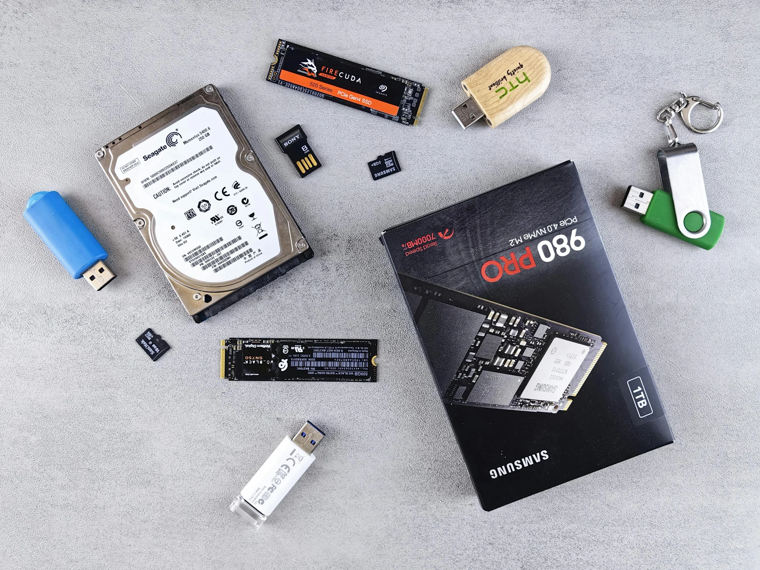 SSD vs HDD storage devices comparison