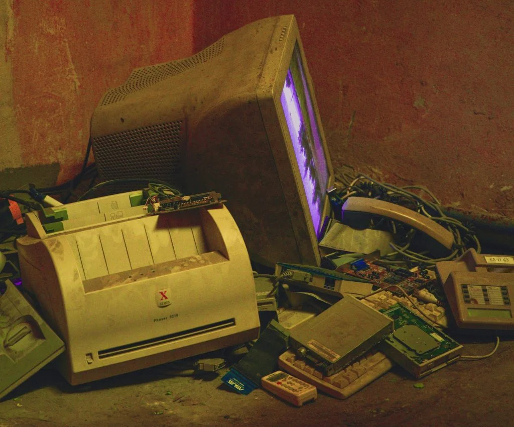 Old computer with slow software update screen