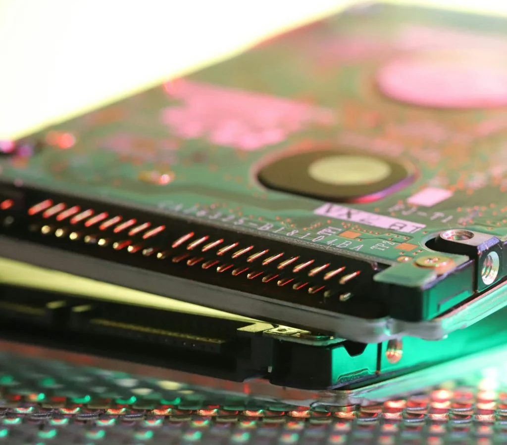 Comparison of SSD and HDD for computer storage and performance