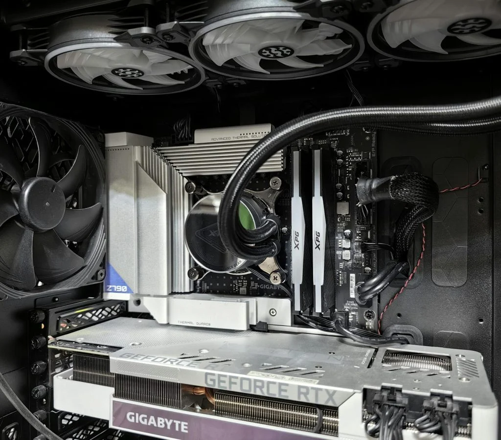 Integrated and dedicated graphics comparison setup