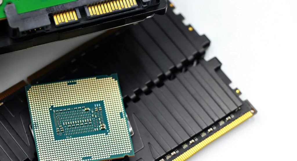 DDR4 vs DDR5 RAM modules compared