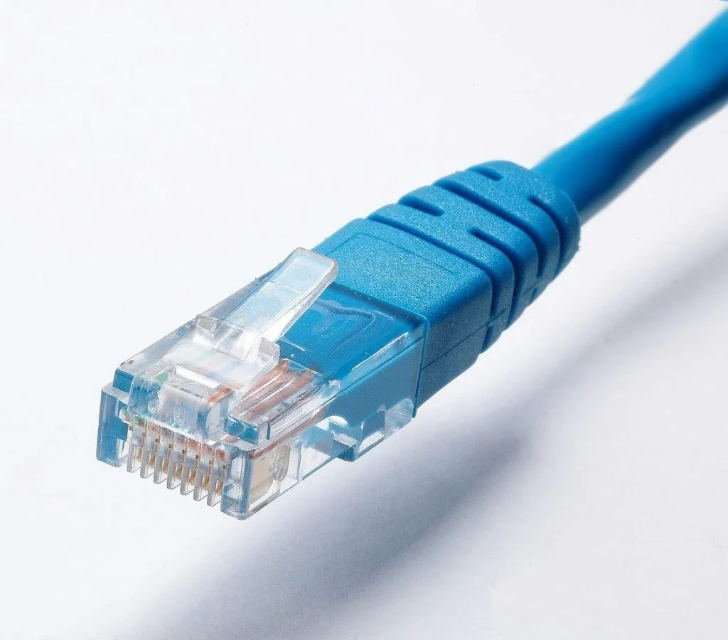Computer screen displaying slow internet connection with a service outage error message