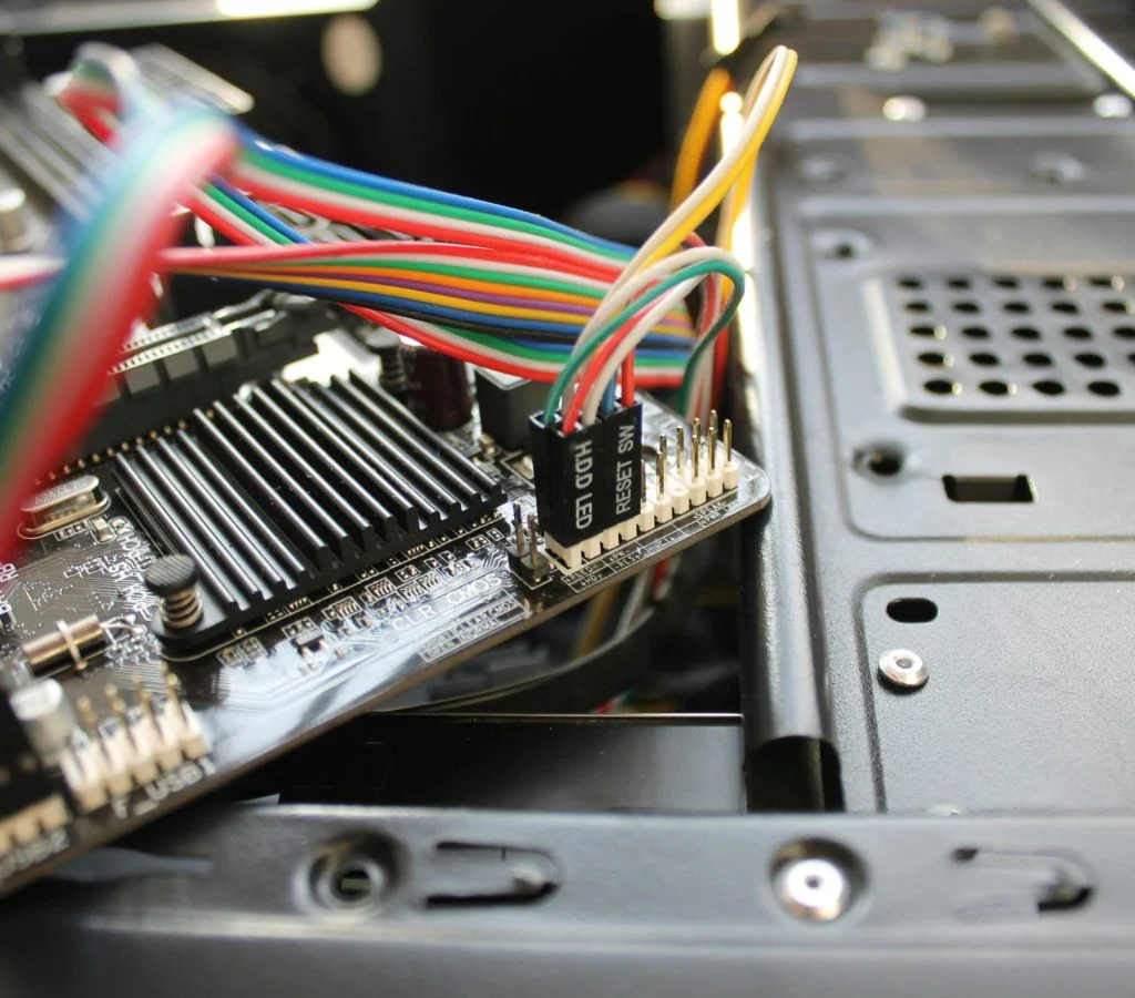 Illustration of a computer with restart and shutdown options