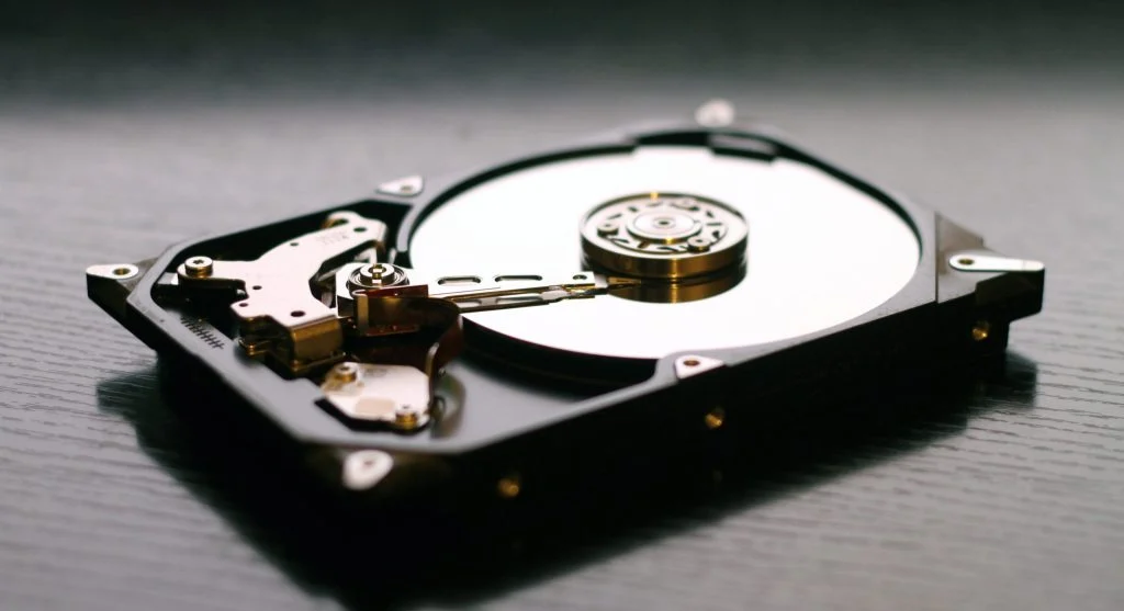 SSD vs HDD internal structure comparison