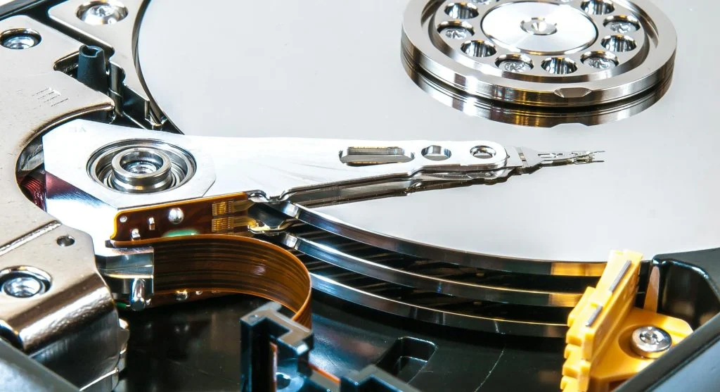 Internal components of SSD and HDD for comparison