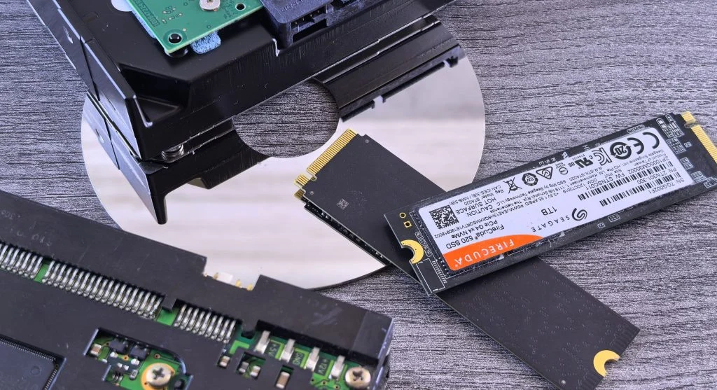 NVMe SSD and SATA SSD comparison chart