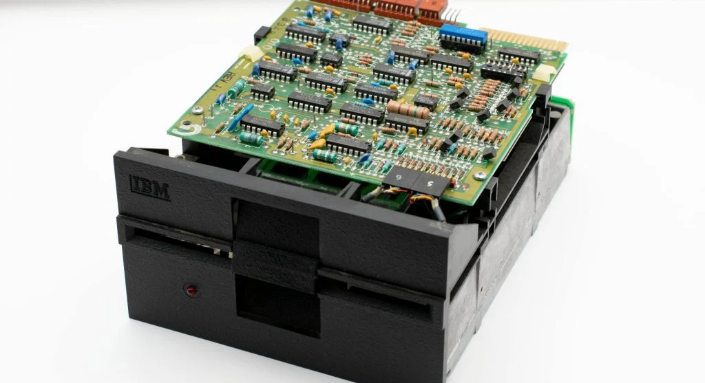 Outdated computer hardware with incompatible software