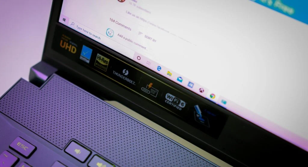Computer screen showing buffering symbol due to slow internet