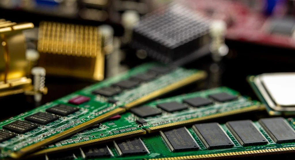 Illustration of CPU, cache memory, and RAM interaction