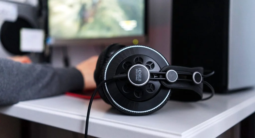 Gaming sound card audio setup with headphones and microphone